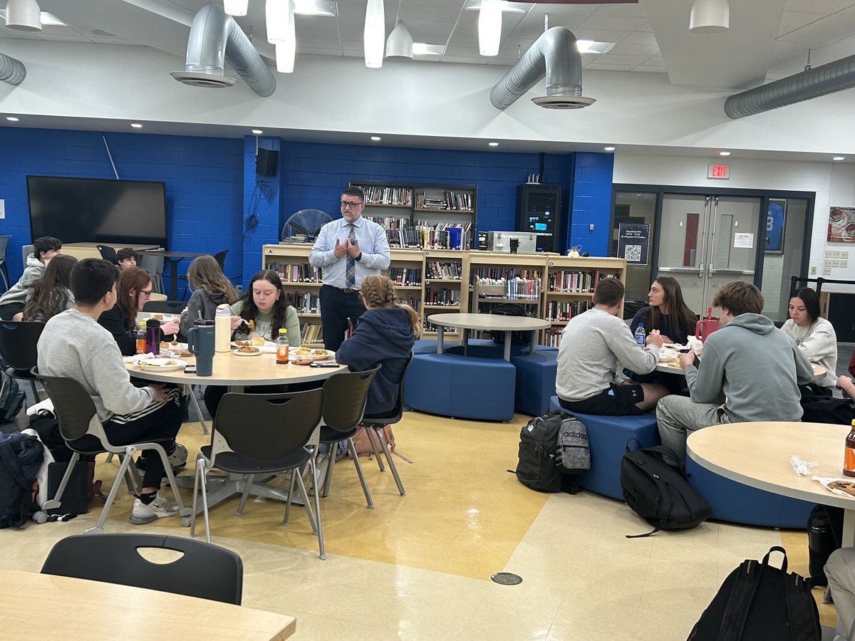EFWarriors's tweet photo. Thank you Mr. Konyk for speaking with our students during lunches today!! Our students appreciate you taking the time to meet and discuss important issues with them!! ⁦@keithkonyk⁩ https://t.co/1kQmfZ0vv9