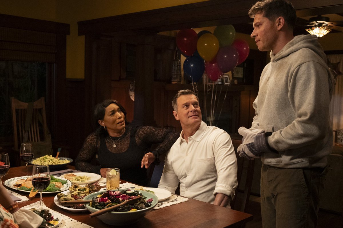 8x13 Stills. 🚨 #911onABC