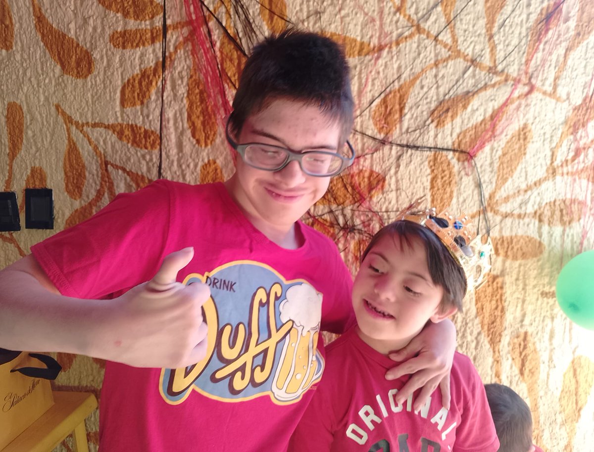 lacasadown's tweet image. Empezamos el mes de abril con el cumpleaños de unos de nuestros alumnos más pequeños y más queridos: Diego
¡Muchas felicidades!
Esperamos que durante muchos años celebremos juntos tu cumpleaños. ¡Te queremos!
¡FELICIDADES! 
#LaCasaDown #LCDG #cumpleaños  #sindromededown