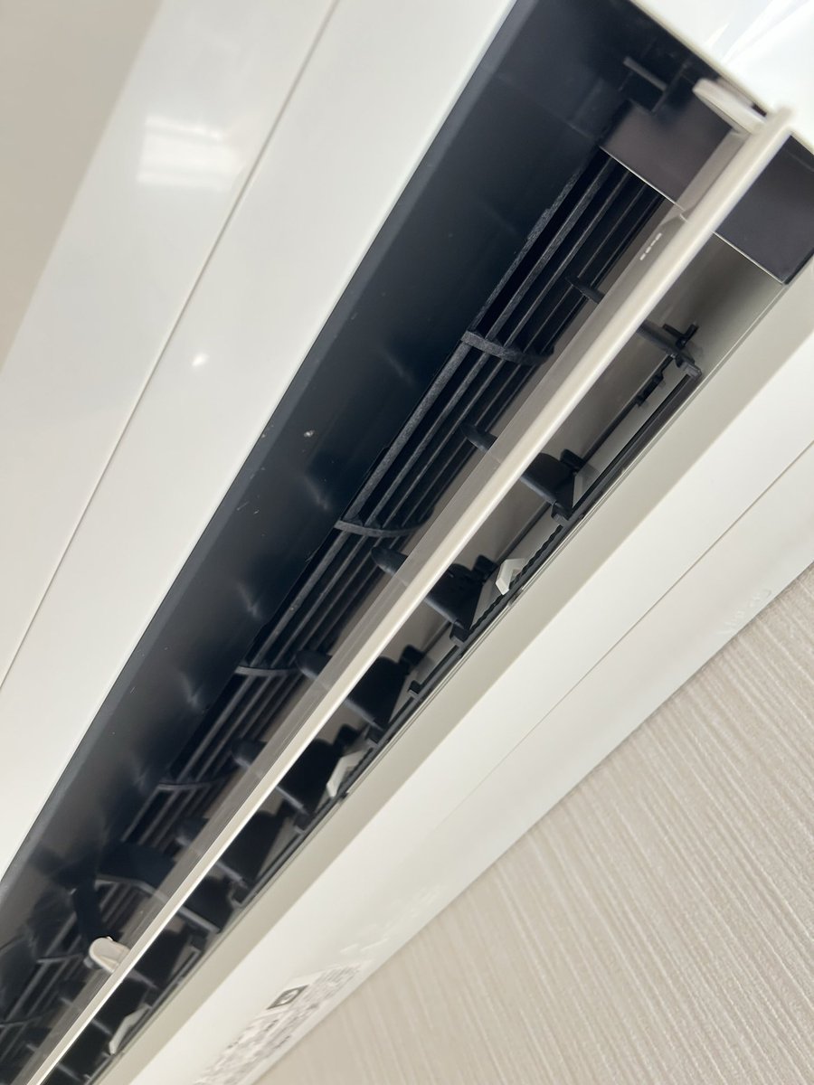 この時期は暑い日もあれば寒い日もありますが皆様、体調管理に気をつけてくださいね🙇‍♂️💦
リピートのお客様は「夏が来る前に」と連絡をいただいております✨
混み出すと予約も取りづらくなりますのでお早めの #エアコンクリーニング をオススメします💪

#高知美装