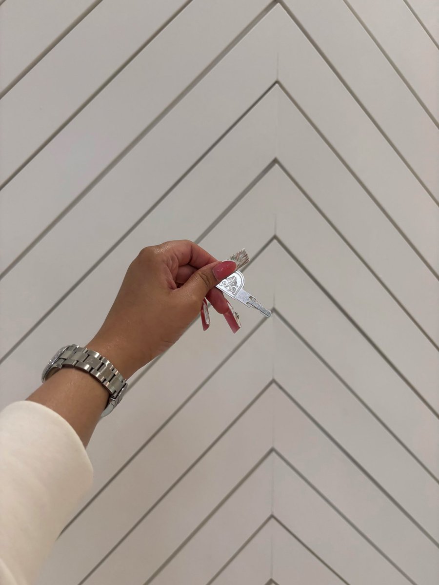 jordynlucas_'s tweet image. had to do it #newhouse 😂🔑