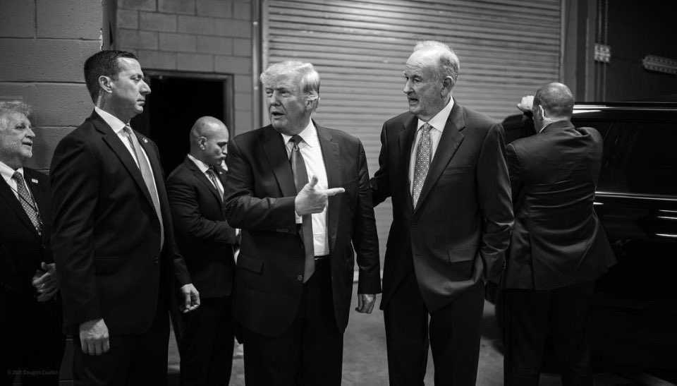 sh200v's tweet photo. #Trump 

صورة تداولات لـ ترامب بـ الإعلام الأمريكي منصة X حاليًا بـ فترة مابين الرئاستين 

يقف بين مجموعة شخصيات وخلفه شخص مبرطم - حين مشاهدته يُعرف المعنى - وجدار أشبه بـ جدارن مدينة غزة المنكوبة حاليًا وباب كهربائي

وبعد مشاهدتي لـ الصورة وتذكري لـ الأحداث المؤسفة ومع قرب زيارته لـ السعودية وجب التدوين والتذكير مني كـ معارض سياسي سعودي

يستحيل أن البراغماتية الأمريكية تنجح بـ صناعة دولة إسلامية كـ تركيا أو كـ السعودية مثلاً أو جزر القمر لـ مواجهة الصين ونفوذها مستغلةً أحداث 7 أكتوبر بعد المجازر التي جددت من الكيان المسخ بـ غزة كـ ذريعة لـ تمرير المشروع الأمريكي

السلام مقابل الأرض والأرض مقابل السلام بما فيها القدس الشريف عاصمة لـ دولة فلسطين عرض قديم ودائم لـ السلام بـ الشرق الأوسط لكن الكيان الصهيوني رافض أو يرفض ذلك وهذا ما يثبت إمبريالية الكيان بـ محاولة تمرير حلوله التي يحاول فيها بـ الهرب من قدره المحتم بـ عاصمة له بالقدس الغربية 

بعد الأحداث الحالية يتضح لكل إنسان أن الكيان الصهيوني مجرد حشرة بـ الشرق الأوسط يستخدم إستخدام من قِبل الدول العظمى أو دائمة العضوية وهي المعنية حسب القانون الدولي الحالي بـ وقف المجازر و فرض السلام بـ فلسطين المحتلة لكن هذه النقطة تثبت بلا جدال إن هناك دول دائمة لـ العضوية حاليًا سوف تُحل أو تتدمر أو تصبح من الماضي بـ المستقبل القريب نبؤة أليكسي نافالني مثال

صورة ترامب تم إرفاقها لأن إدارته كما يبدو سوف تشهد تُغيرات عالمية سواءً بـ حل الإتحاد الأمريكي أو إتجاه الإنهيارات إلى دول أخرى ولو أنني دونت هذا منذ تسنمه الإداراة بـ دولة معقل الديموقراطية والسبب كما هو واضح لـ العالم أجمع اليوم مسألة القدس الشريف بمحاولة فرض سيادة صهيونية على العاصمة القدس والمقدسات الإسلامية والمسيحية ولو أن الكيان يسير بين معسكرين في العالم إحدهما سوف يضمحل ويتلاشى من عالمنا مع إنسحاب الكيان مستقبلاً من جميع الأراضي المحتلة بـ العام 1967 لأن هذا قدره المحتم

دون اليوم بـ رحاب بريطانيه وكفى الله المسلمين بـ العالم أجمع وشعب الجزيرة العربية تحديداً البراغماتيات الشرعية والتوحيدية والإنقلابية آمين آمين آمين والمقصود التي تحاول أن تنحى مسار القضية الفلسطينية عبر أحداث غزة إلى منحنى صهيوني مُخلص لـ كيان الإحتلال 

————

تنويه التدوين المقتبس المقصود بـ الصهيانة الجدد هم المحافظين الجدد ولو أنها تفهم من أي إنسان لكل وجب التنويه لـ الإيضاح 🌹🌹