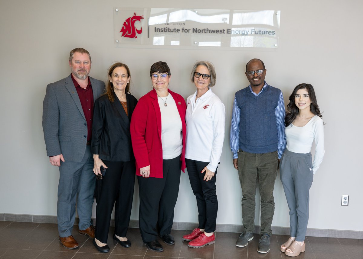 wsu's tweet photo. Kicking off the whistle-stop tour, President Cantwell met and engaged with students, faculty and staff at @WSUTriCities today. https://t.co/zRztrNjqaG