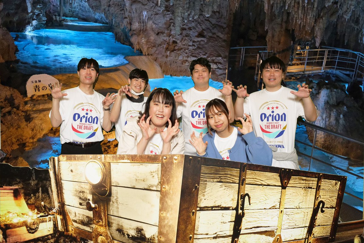 utina_OS's tweet photo. 🌺🌴卒業しました🌺🌴

はいさーい🐬🏝
私たちは、沖縄卒業旅行と卒業ライブをもちまして現役を卒業しました🌸

またやーさい👋 https://t.co/oDWHfCFz1F