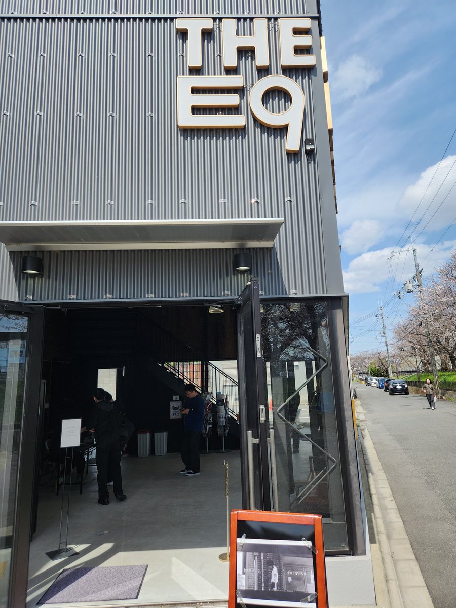 3/29京都E9。三年前BUoYで舞台を一緒にクリエイションをした倉田翠さんのソロ公演へ。音楽は地元のクラシックギタリストの心奈さんだった。ドビュッシーの月の光やそしてBUoYであの時流していたニューシネマパラダイスのテーマが演奏で聴けて胸が熱くなった。