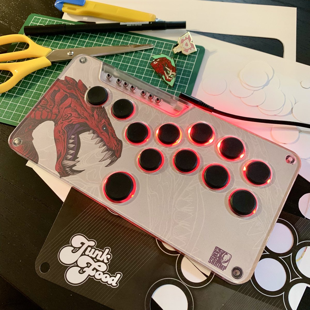 GameShrimp's tweet image. More Snack Box MICRO arts! I enjoyed cutting each of these out, felt nice to get into a different kind craft project!
Vinyl stickers on card stock.
One of these arts is from my Patreon. Check out some more bts and exclusive arts there: patreon.com/gameshrimp