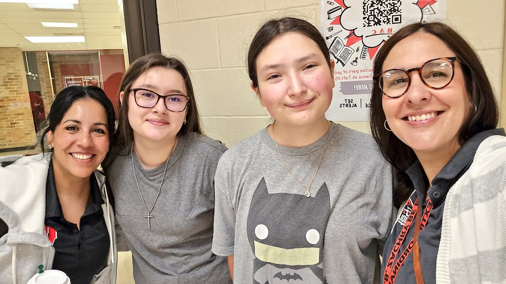 Got to see our Rios kids today after our Taft coaches meeting! Love running into our AVID babies and athletes and hearing they're doing so well!

#AVIDFamily ❤️🖤💜