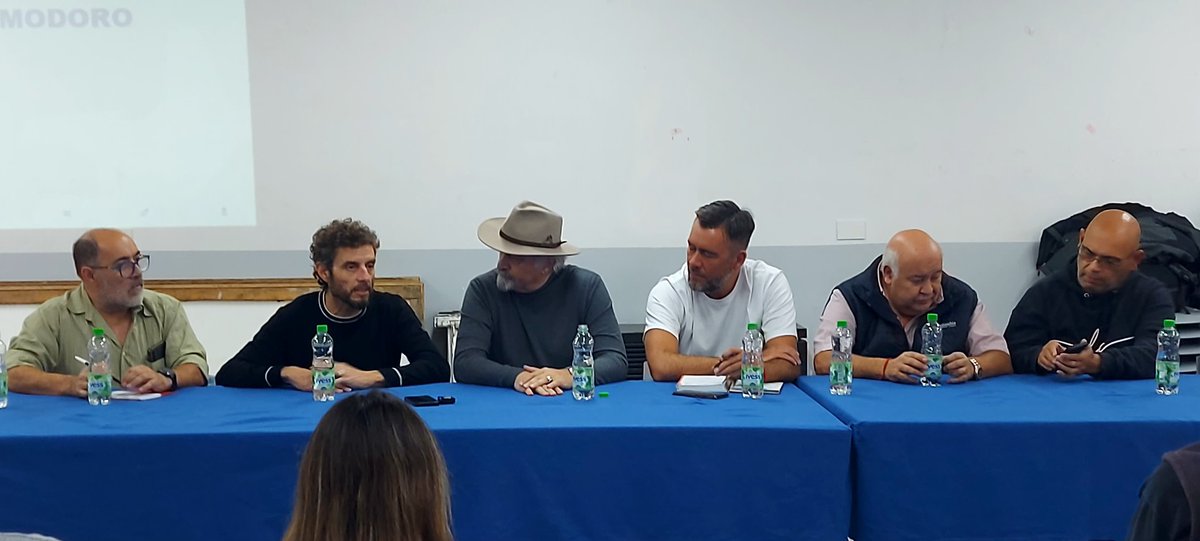 #Comodoro Ayer se produjo una reunión de vecinalistas de zona sur del que participaron estas Vecinales Pueyrredón, 30 de Octubre, A.  Amaya, Moure, B V Sur y Juan XXIII con el intendente y su gabinete. Temas varios. Pero fundamentalmente las obras que faltan para no inundarses.