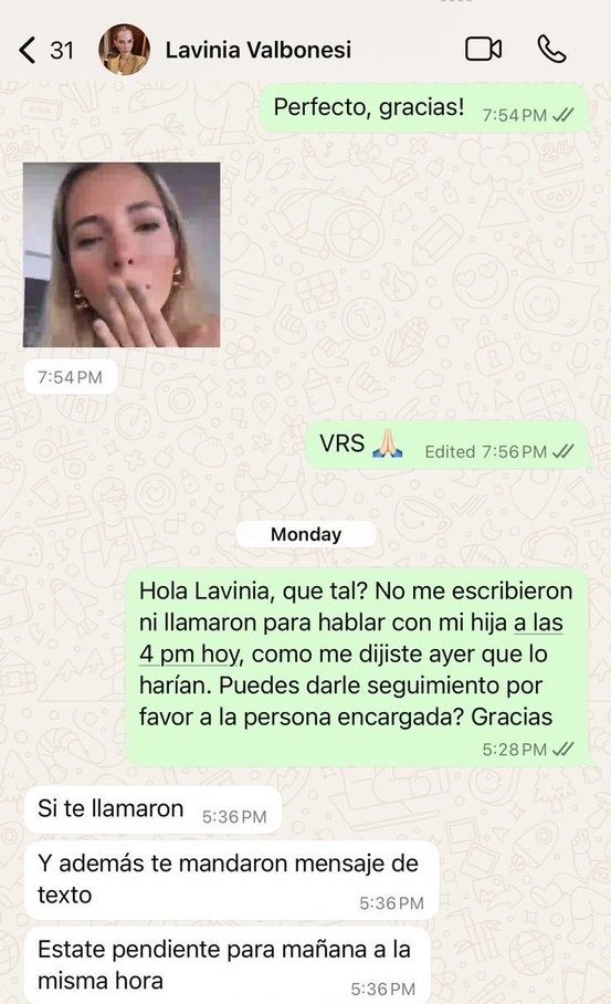 Not Mosinia mandando stickers de ella misma a la ex, es lo más egocéntrico que he visto...