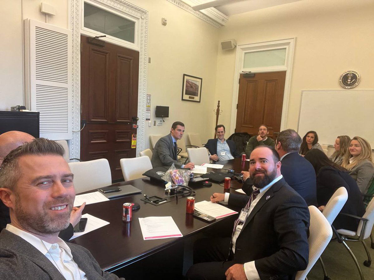 0xJoshua's tweet photo. I’m extraordinarily bullish on both Ethereum &amp; America’s future 🇺🇸

Broadly, I am a @DOGE skeptic, but I do believe this administration will achieve efficiency goals by bringing the US onchain, bringing innovation back onshore, and leading the “tokenize everything” revolution https://t.co/DK4QOcQHBn