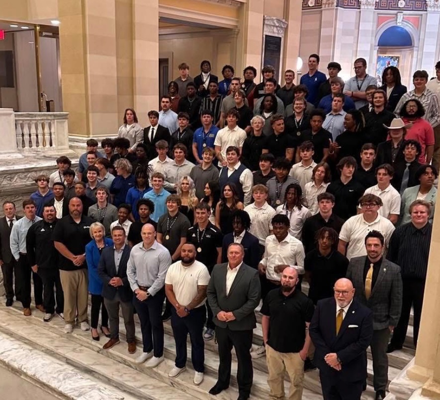 GaddisKentrell2's tweet image. State champion things!!!! We visited the State Capital today.. #champtalk #Ringme #stingem