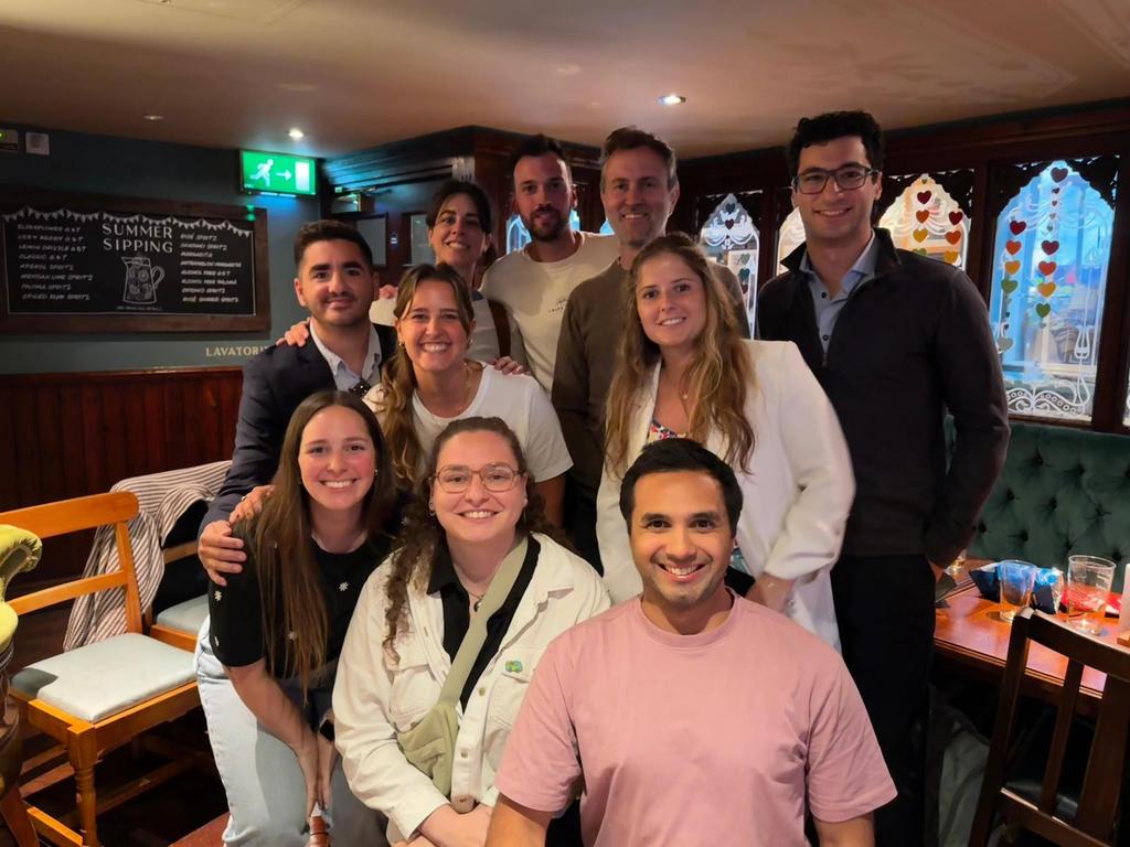 #WelcomeBack generación <a href="/CheveningFCDO/">Chevening Awards🇬🇧</a> 2023-24! 🎓

Los conocí en Londres antes de venir a Uruguay para asumir como embajador, ¡y ahora nos reencontramos acá para su bienvenida! 🇺🇾

Les deseo lo mejor en su futuro profesional.