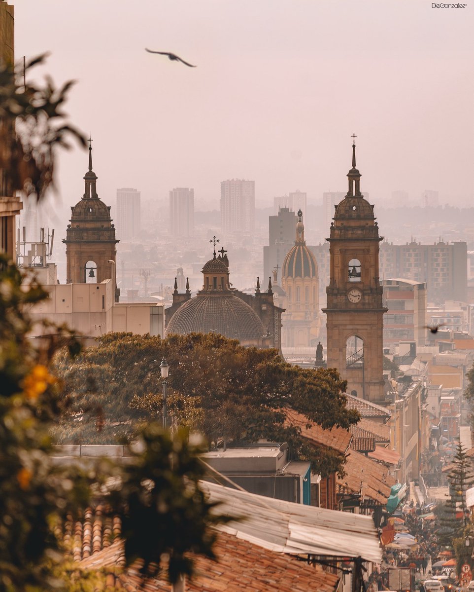 diegophoto_'s tweet photo. Cuando la ciudad se detiene 💛 
#Bogotá https://t.co/HRsn6YDSkZ