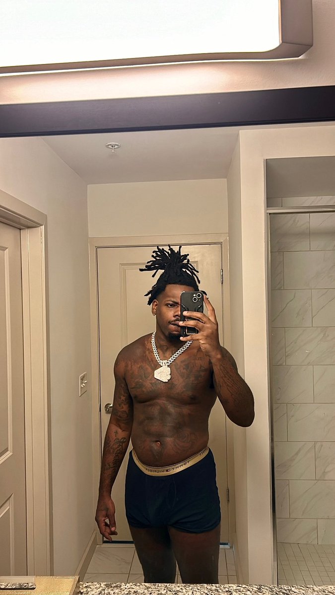 Lemme slut u out? 🦍😈 Onlyfans.com/KingDaddy5