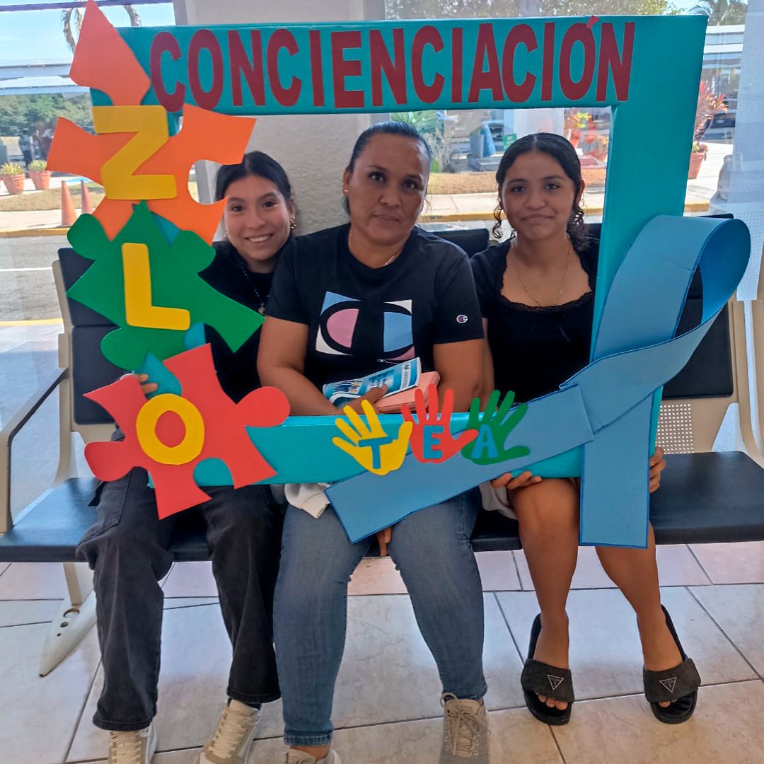 aeropuertosGAP's tweet photo. En el #DíaMundialAutismo en el #AeropuertoDeManzanillo, compartimos información sobre el TEA y nuestras acciones de sensibilización. 💙📖 Repartimos trípticos del programa #GAPBlue y animamos a los pasajeros a tomarse una foto para crear conciencia. 📸✨ #InclusiónGAP https://t.co/pwT0wzMvXy