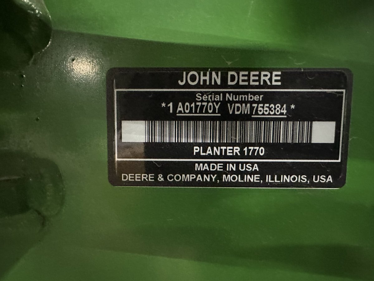FOR SALE 

2014 -1770NT planter 16 Row

CCS 16 Row-30 inch 
New blades &amp; some wear parts last SZN
Field ready 

Seedstar XP ISO
Liquid fert
Martin till row cleaner/combo coulter 
Clean sweep 
Drag chains 

Always shedded &amp; Maintained 

$125 000 🇨🇦 OBO

Call/txt 226-448-261Eight