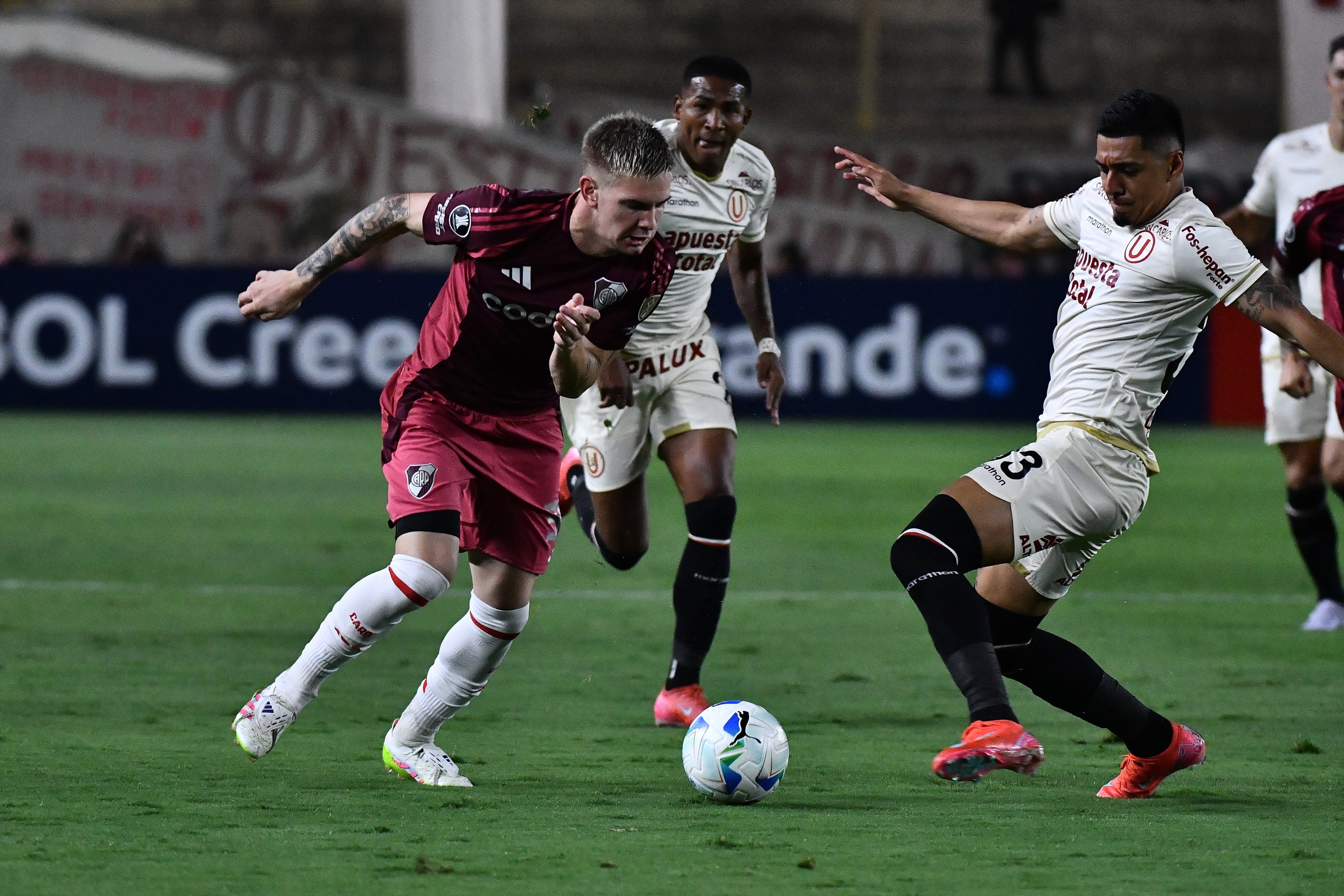 River Plate on X: "⌚️ 35' PT Universitario 0 - River 1 #Libertadores |  #VamosRiver ⚪️🔴⚪️ https://t.co/XudXZEyyhx" / X