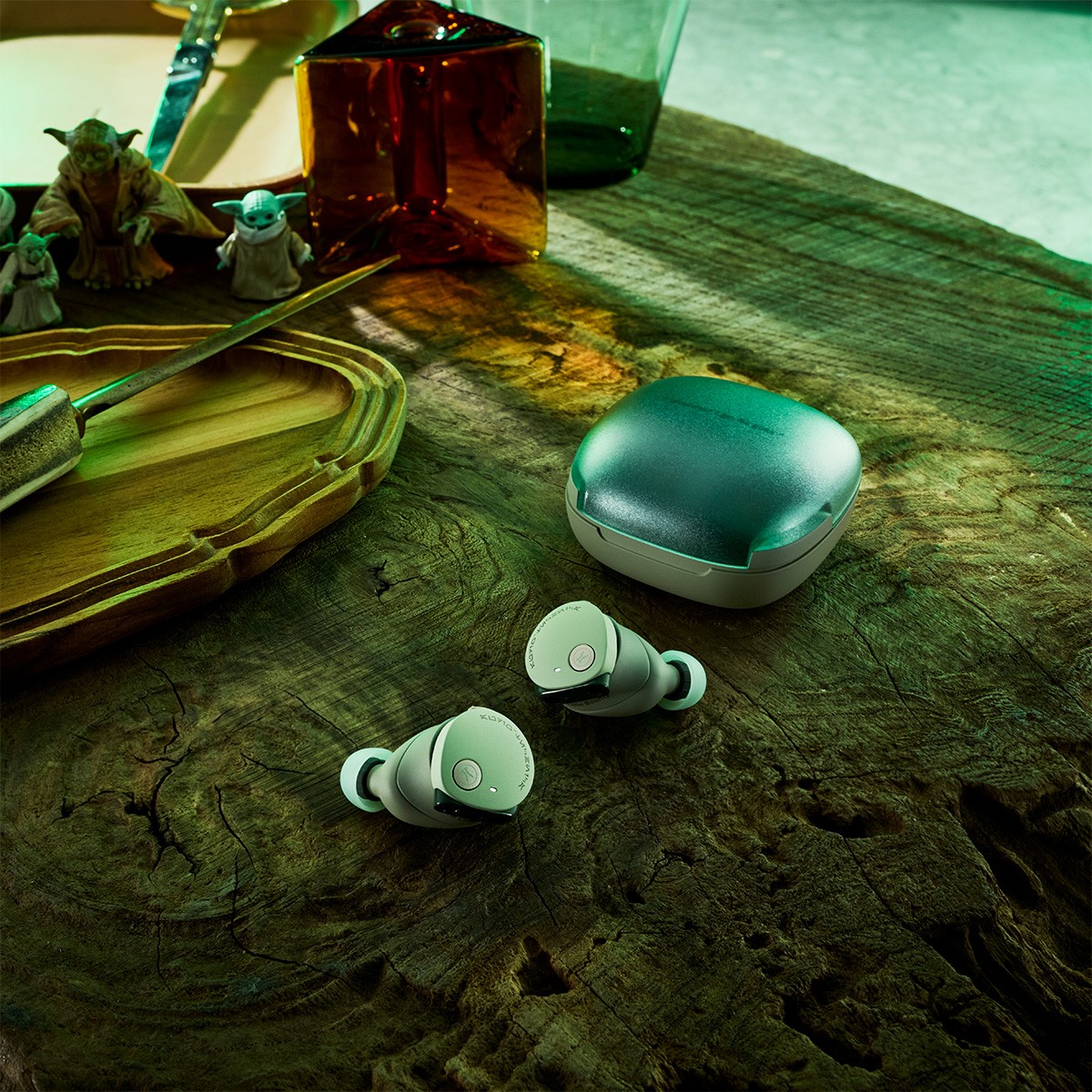 スター・ウォーズ』をモチーフにした 完全ワイヤレスイヤホン4機種を