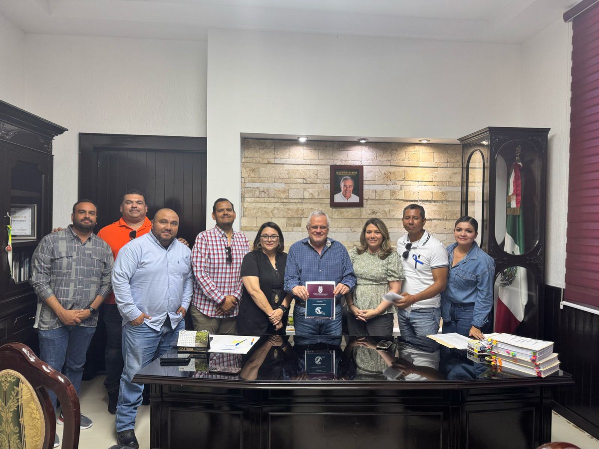 #IMPORTANTE
#unidadmovildeaprendizaje
El día de hoy se mantuvo una importante reunión con el presidente municipal de Escuinapa, donde se le presentó el programa de conferencias y actividades regionales que se tendría con la Unidad Móvil de Aprendizaje.