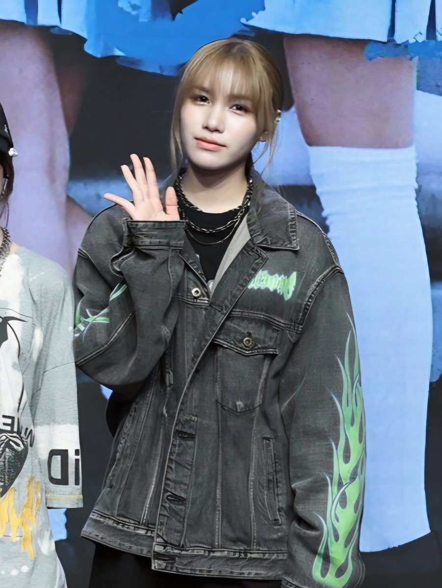 :¨·.·¨:                                           
`·. 📁250402 Live Showcase in Taipei
          － 📸 #도은 

#YOUNGPOSSE #영파씨 #DOEUN