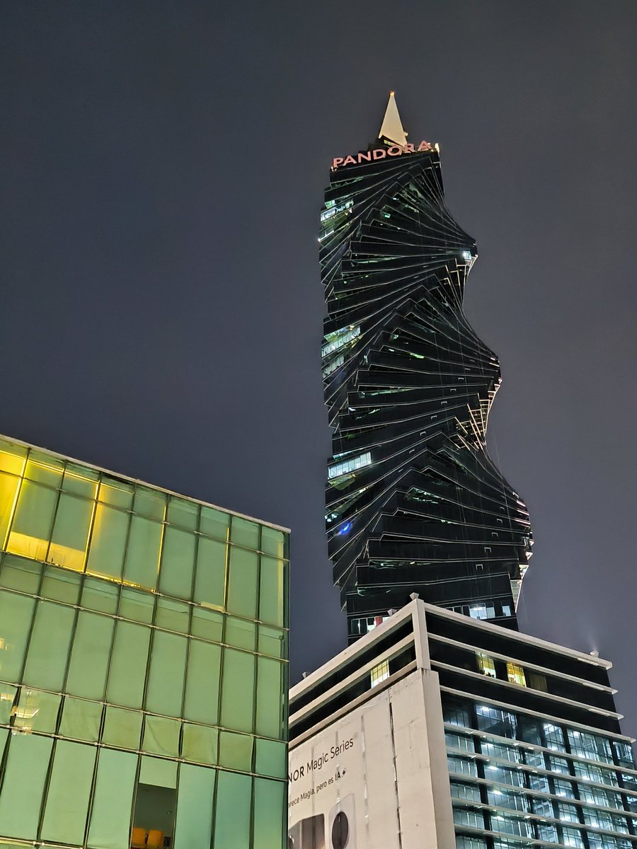 victor_hugo08's tweet photo. Panamá nocturna https://t.co/kxtYm7jXUK