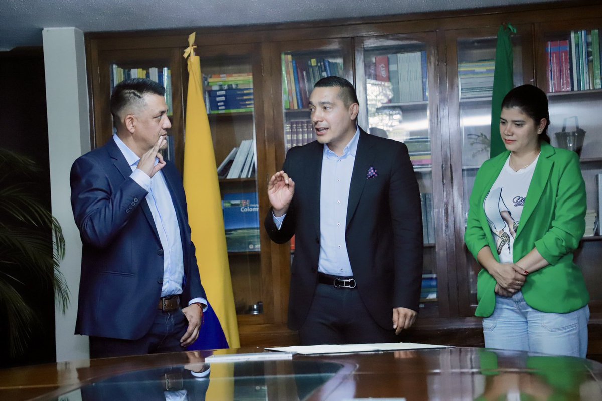 OctavioGuzmanGu's tweet photo. Le damos la bienvenida a Hernán Solano, nuevo Secretario de Infraestructura del Cauca. 🚜

Un ingeniero comprometido con el territorio, que llega a seguir construyendo caminos de esperanza, conexión y bienestar para nuestra gente.

¡Sabemos que lo hará muy bien!

#CaucaSeConecta #InfraestructuraParaLaVida #GobernaciónDelCauca