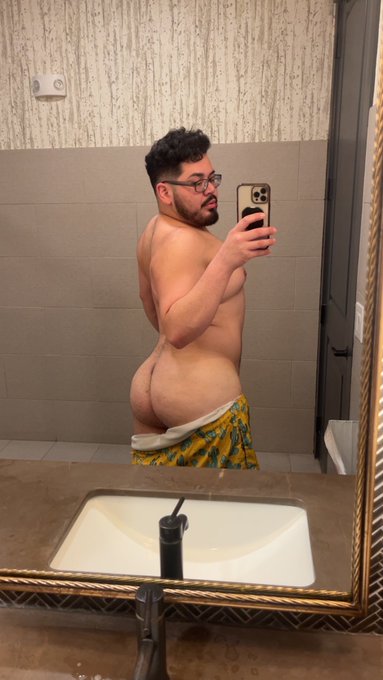 Watch callmebabyboi's leaked NSFW photo on TwXstars