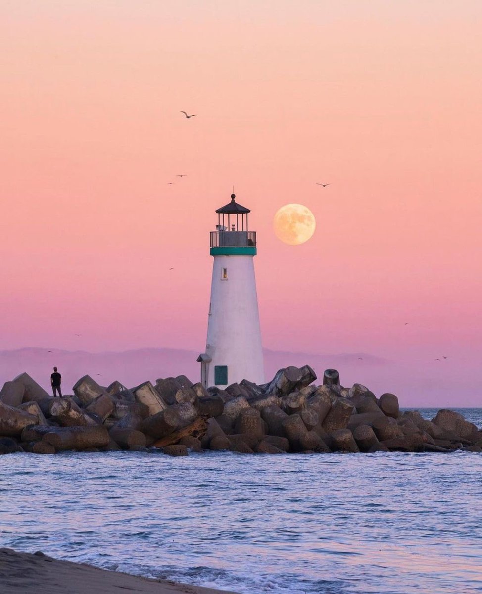 moonloverxjpg's tweet photo. la luna, el atardecer, y el mar https://t.co/kcga4g5eL0