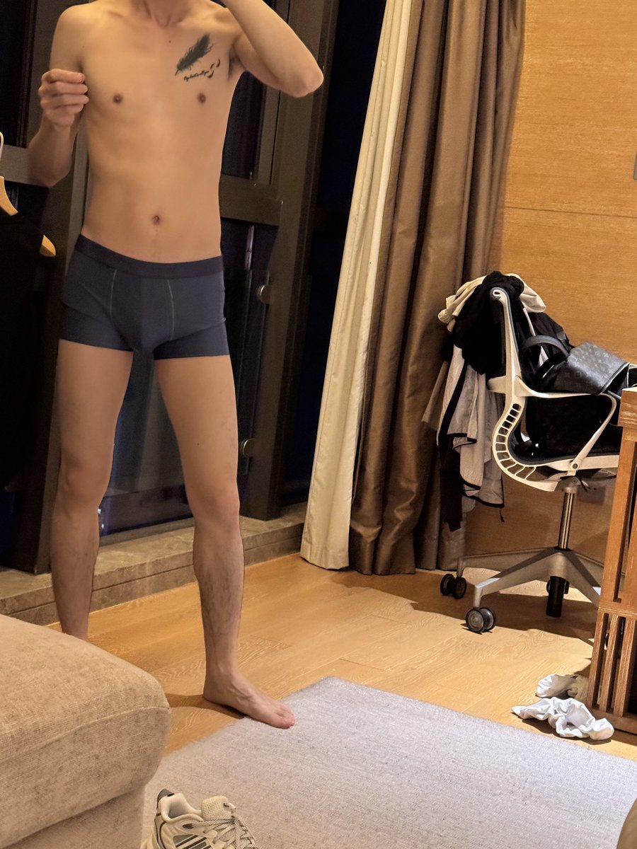 真的爱死这种身型，瘦瘦的，但屁股又不瘪，又可以抱起来怼