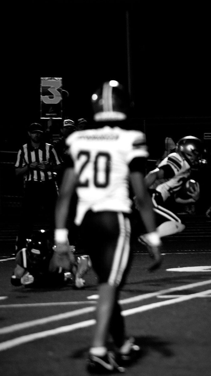 Year 3 In The The Books 📚 Great Season For my Team. So Grateful For My Coaches And Teammates But It’s Back To The Grind once again.

Please take the time to check out my junior season film🙏🏾

hudl.com/v/2S1cqj