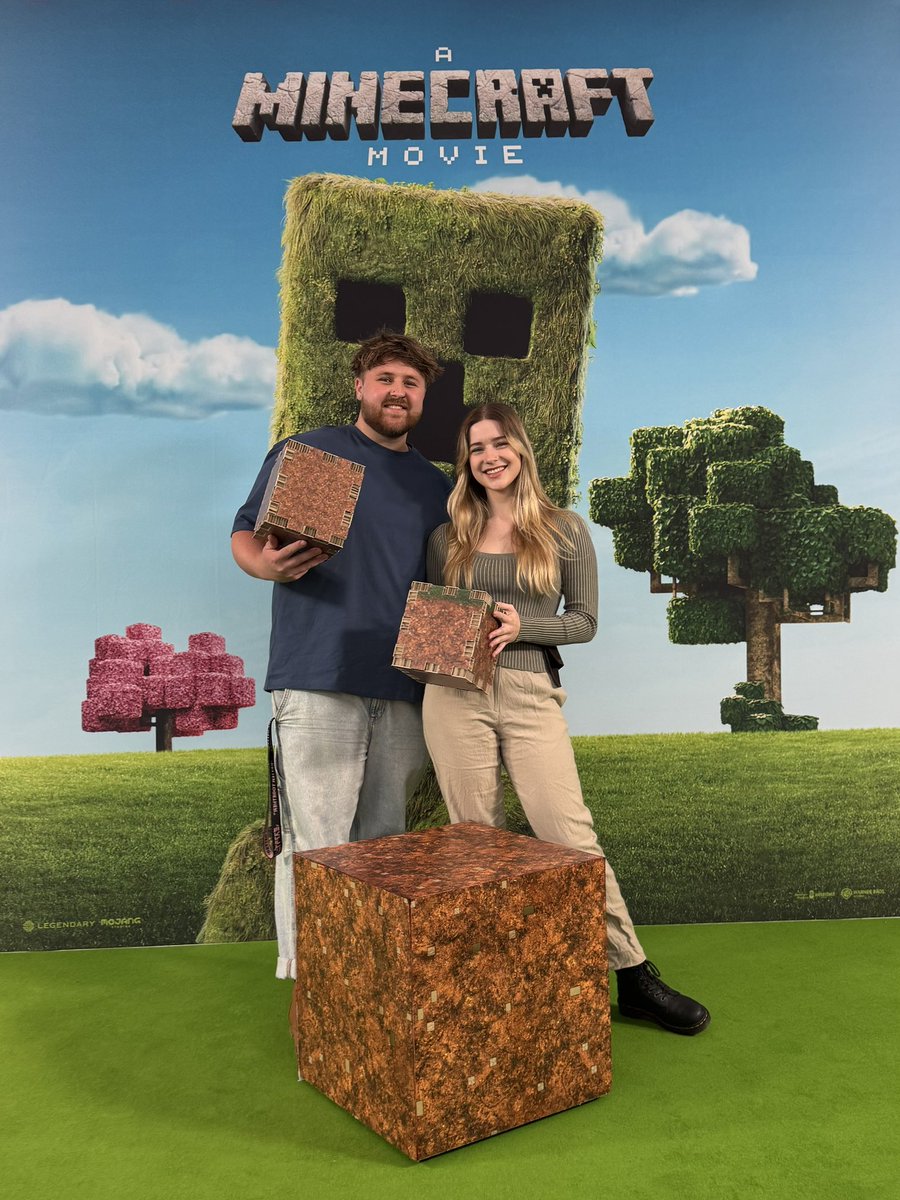 AshnBuzz tweet media