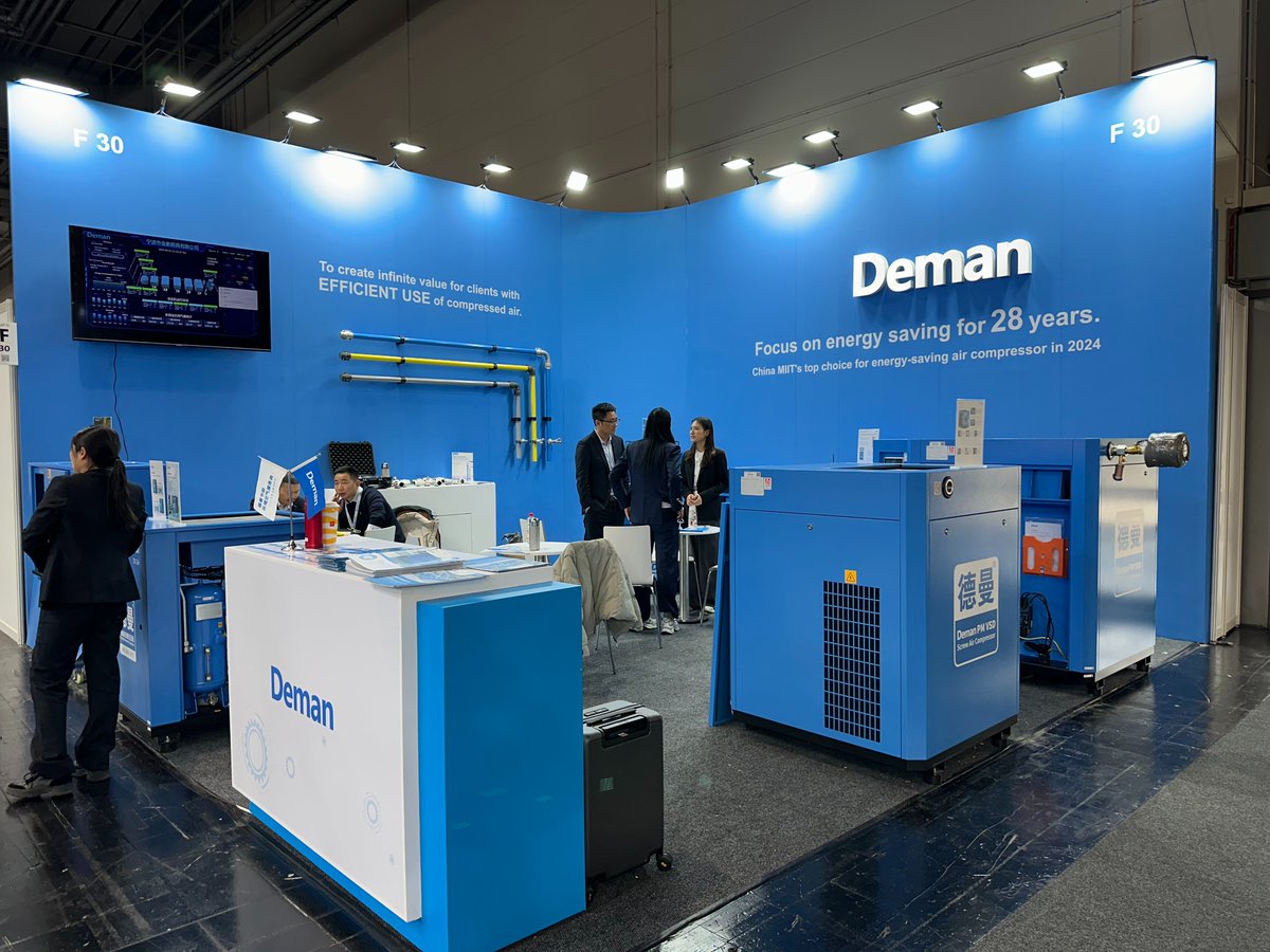 yngg2279261's tweet image. When your booth needs to be as innovative as your brand. BroadMesse delivered a FUTURE-PROOF exhibition experience for Deman at #HannoverMesse2025 – from eco-conscious builds to AR engagement tech.
#ExhibitionDesign #TradeShowTech