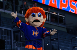 Tyrioni's tweet photo. Q: miksi Tapsu on surullinen?
A: sen kirves tippui kaivoon. 

#Ilves vs #Tappara 
#Liiga https://t.co/svG5zSXKgy