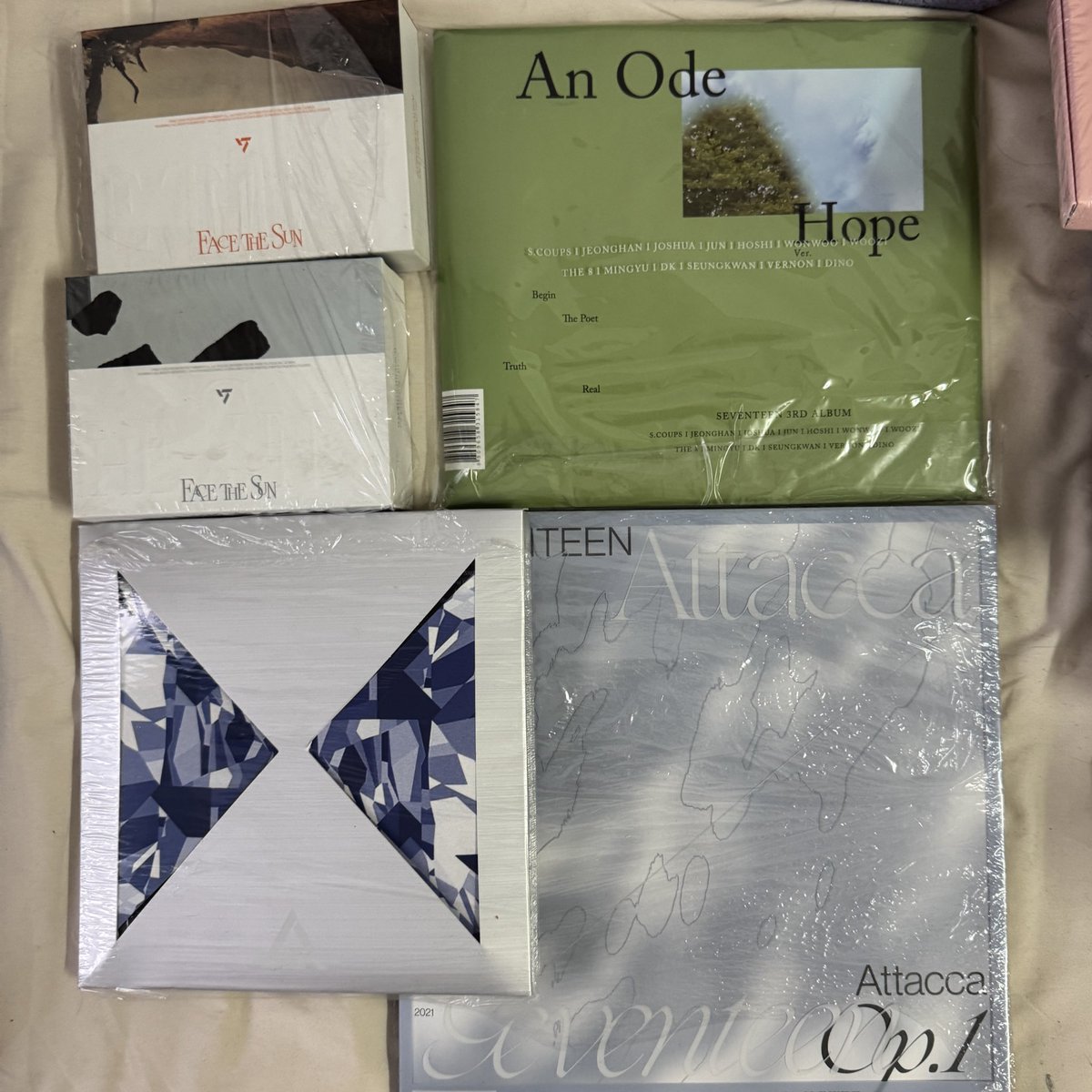 4vaIentine's tweet photo. help rt | wts

seventeen albums - rm10 ea
you made my dawn (hoshi lenti) - rm15

includes most inclusions exc photocards
henggarae : ver 3 2x , ver 4 1x
sector 17 carat ver - hoshi
attacca op1 vcu ver
semicolon group ver

wm 8 em 15
dm if you wtb

#pasarsvt #pasarseventeen https://t.co/t6rx4Qy5G8