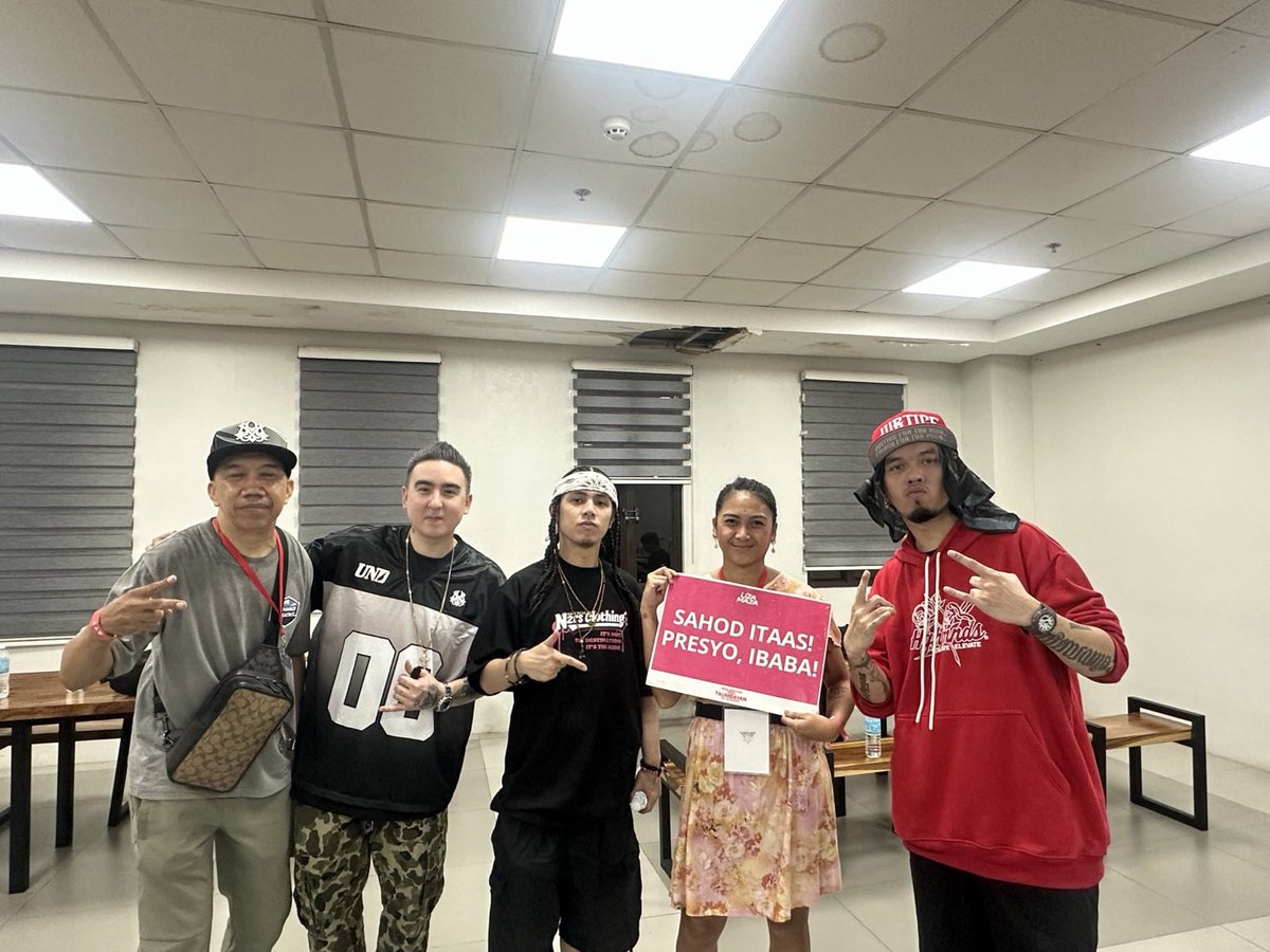 LizaMaza's tweet photo. Maraming salamat at pagbati sa Kalye Tunes: UP Fair Wednesday sa hype na hype na crowd at matatapang na panawagan para sa pagbubukas ng UP Fair 2025 kagabi! 🔥💯 sa Artists, saludo sa pagsuporta! 

#KalyeTunes2025 
#44LizaMazaSaSenado
#LizaMazaTapangNgMasa
#TaumbayanSaSenado https://t.co/uLm6oMk3c1