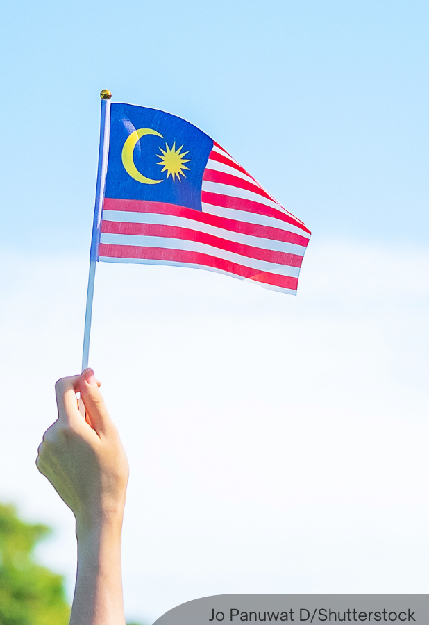 NewsBFM's tweet photo. Malaysia is not considering imposing its own tariffs in retaliation to the US's 24% reciprocal tariff on Malaysian imports.

MITI stated it will assess the impact and consider a multipronged strategy to mitigate the effects on the economy and industries.

🧵1 https://t.co/XpO0AAwo8C