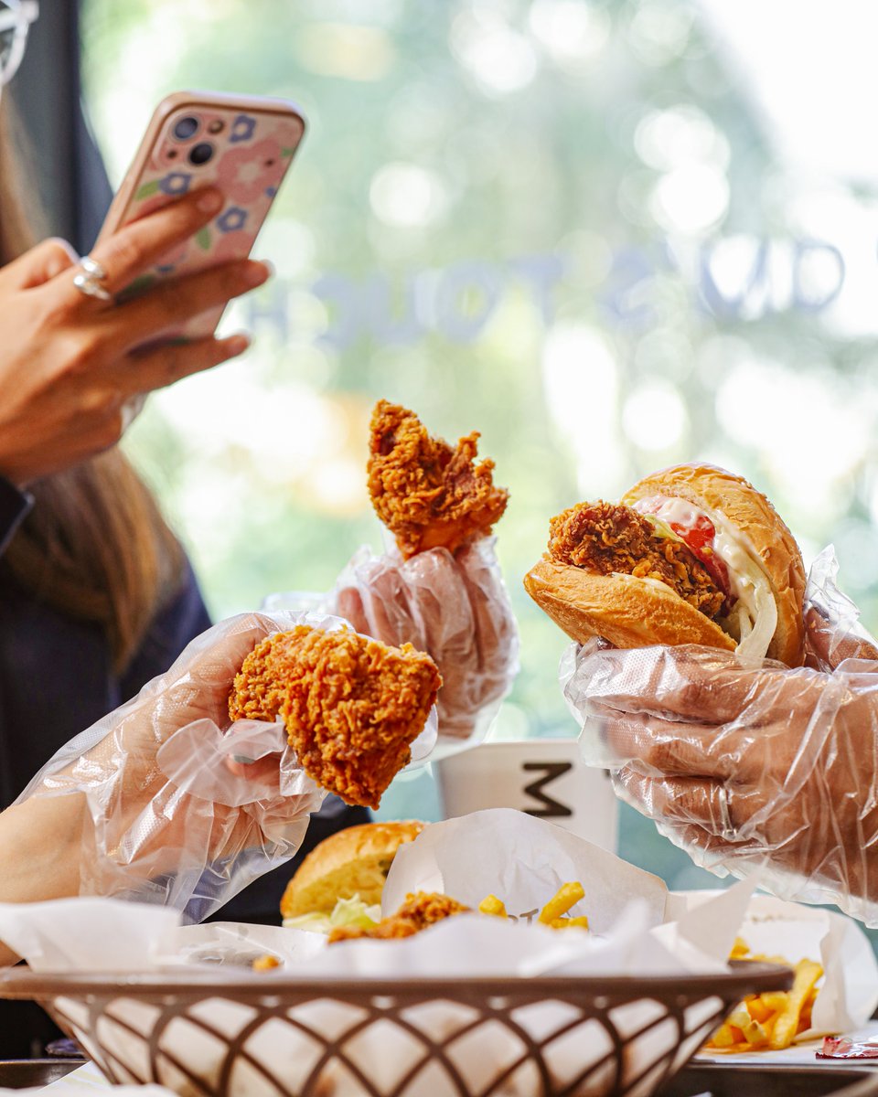 Өөрийнхөө хамгийн дуртай бургерээ comment хэсэгт бичээрэй 🧡🤎
Хэн нэг найз тань хараад авч өгөх ч юм билүү 😉