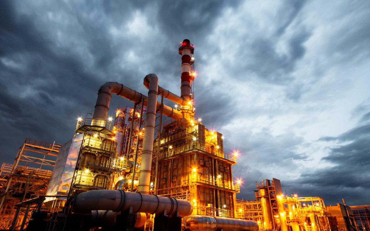 🚀 Quick Facts About the Uganda Refinery Project🇺🇬

📍 Location: Kabaale Industrial Park, Hoima
⛽ Capacity: 60,000 barrels per day
🔹 Key Outputs: LPG, diesel, petrol, kerosene, jet fuel &amp; HFO
📦 Pipeline &amp; Distribution:
A 211km multi-product pipeline will transport refined