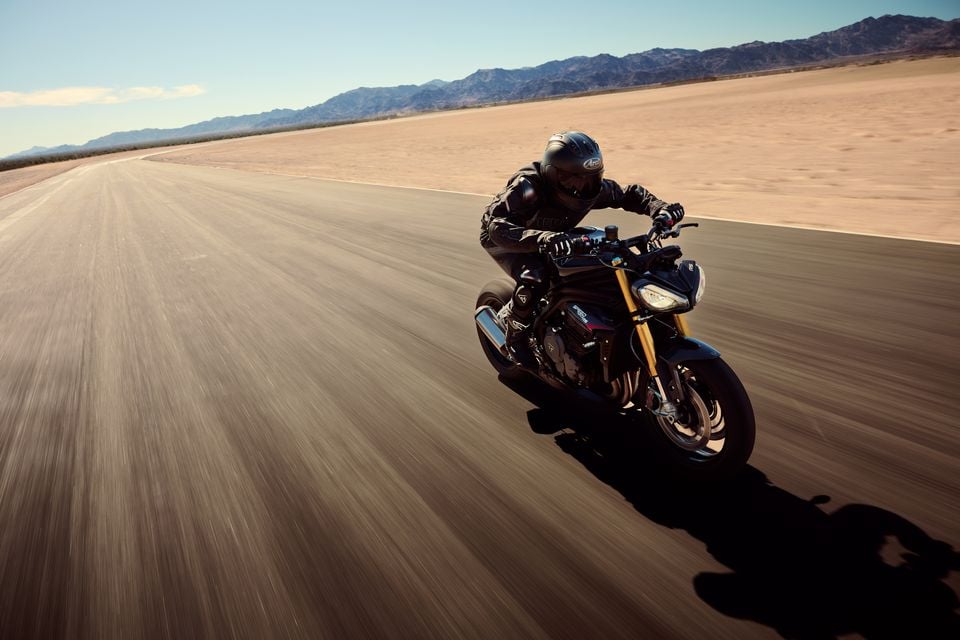 gponedotcom's tweet photo. Sabato 12 e domenica 13 aprile è tutto pronto nelle Concessionarie della Casa inglese per provare vedere dal vivo e provare la nuova streetfighter https://t.co/rRUZtth9K7 #Triumph #SpeedDate #SpeedTriple1200RS #testride https://t.co/QMp9x4sDmy