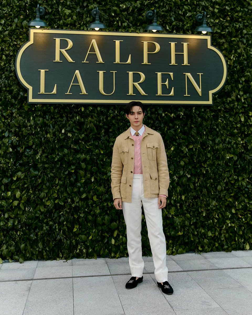 omg_entertain's tweet photo. ซี พฤกษ์ สร้างความประทับใจในระดับนานาชาติ ณ แดนมังกร! ร่วมงาน "Ralph Lauren Spring 2025 Fashion Experience in Shanghai" 

#RalphLaurenTH
#RalphLaurenInShanghai
#RLInTheHamptons
#ZeePruk 
#บันเทิงอลัง 
#omgentertainnews https://t.co/9RB1wYDsDI