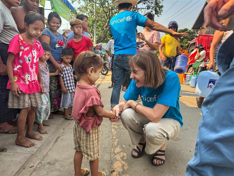 UNICEF is on the ground, delivering 4,800 gallons of water to over 800 families in Pyinmana Township facing shortages after the earthquake.

We continue working to reach more children and families in need. #ForEveryChild