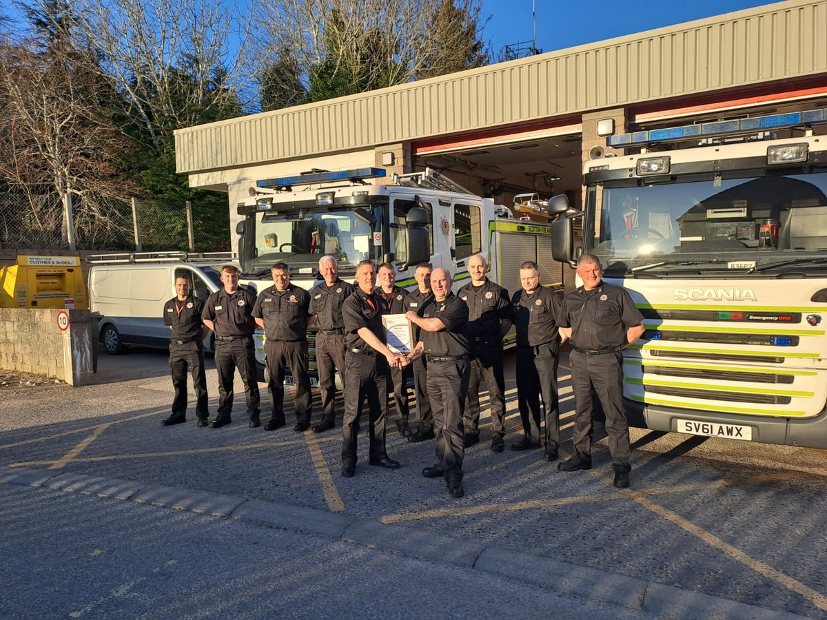 Delighted to present Banchory with a certificate of appreciation on behalf of the Family Support Trust last night. Great effort again raising a brilliant £5000 👏