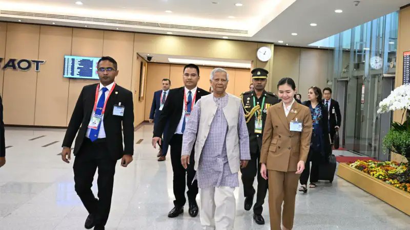 ব্যাংকক পৌঁছেছেন প্রধান উপদেষ্টা