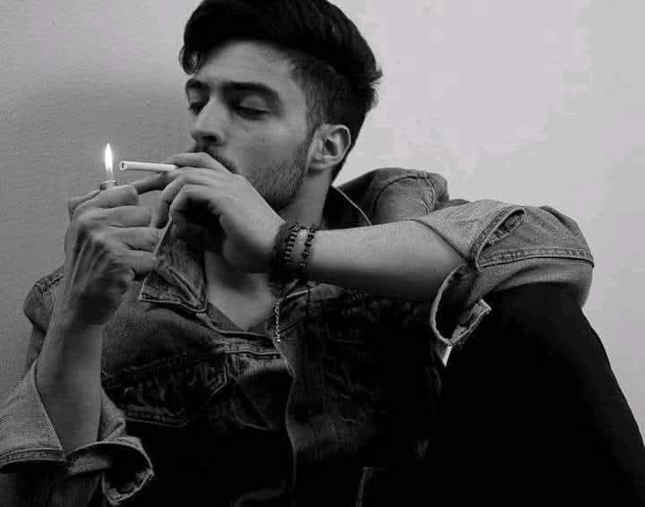 ना ढूँढ मेरा किरदार दुनिया के भीड़ में,,
वफ़ादार तो हमेशा तन्हा ही मिलते है ..🖤🔥