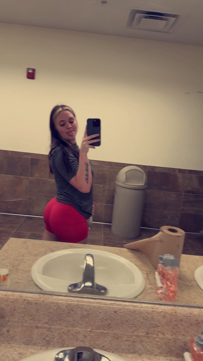 camrync_20's tweet photo. 🍑🍑 https://t.co/43fdgWElmr https://t.co/276rwPz2Li
