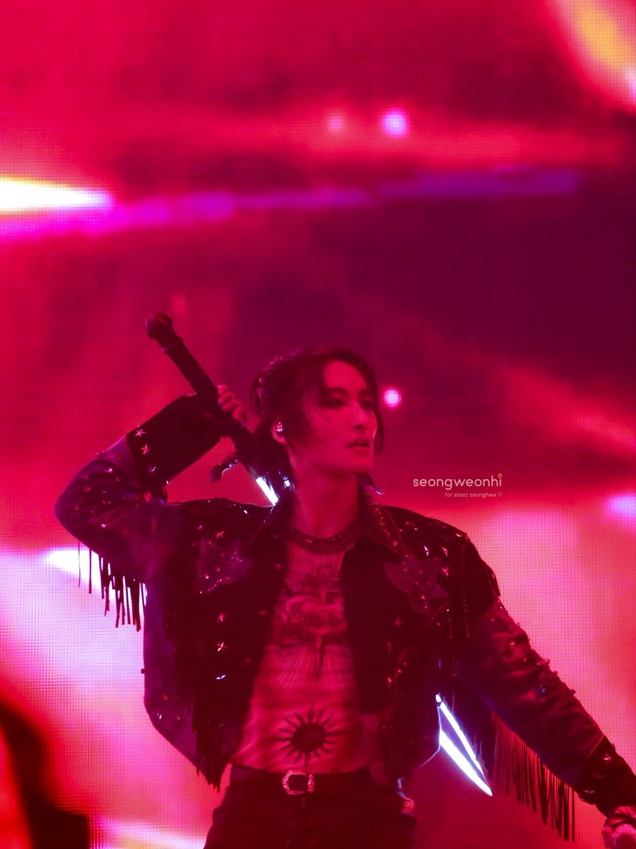 our coolest seonghwa 🙂‍↕️⭐️

#RunwayStarSeonghwaDay
#영원히_빛날_성화야_생일축하해 #성화 #에이티즈 #SEONGHWA #ATEEZ