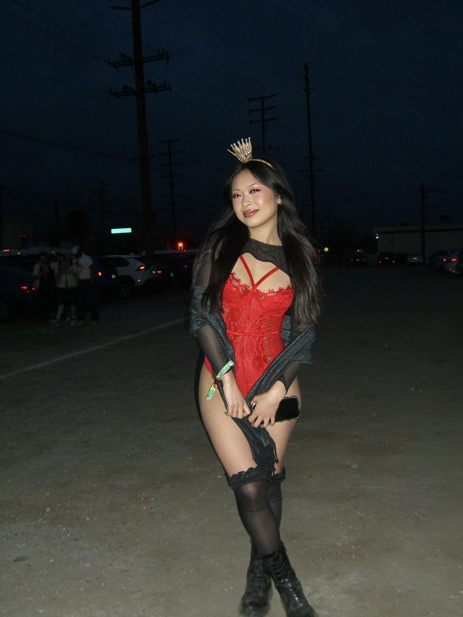 misscorpihoe's tweet photo. queen of hearts 👑♥️ https://t.co/EYW5Q1AfmY