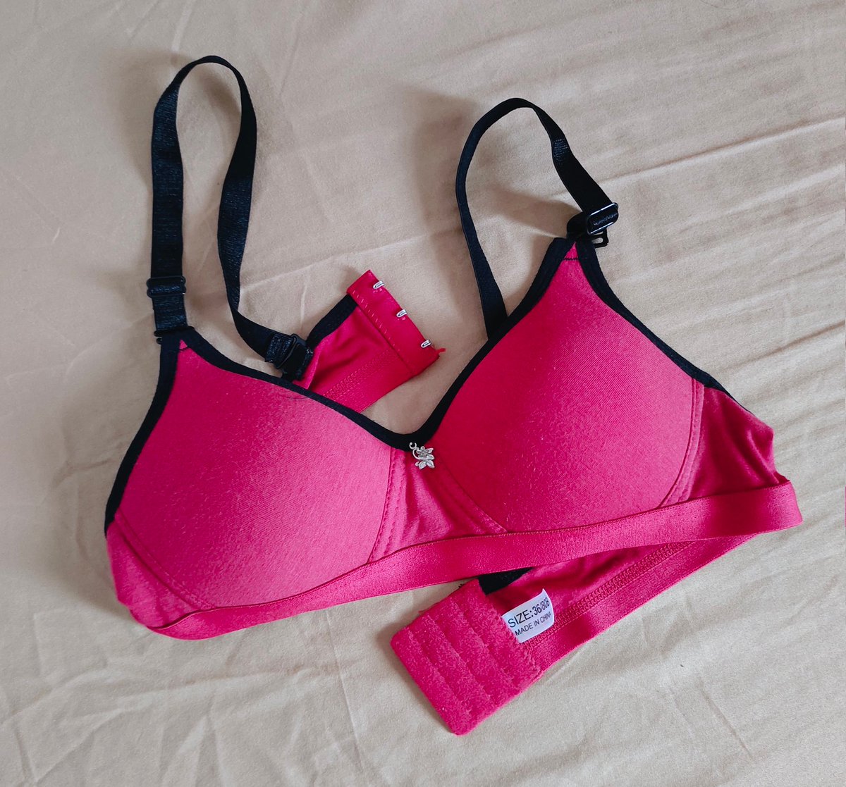 红色原味 🩷👅 香香的奶味 😘 有兴趣来私聊妹妹😛