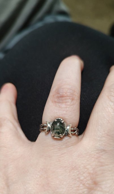 Bea - 2 pic. I'm getting married to my best friend. https://t.co/uTm00dwP25