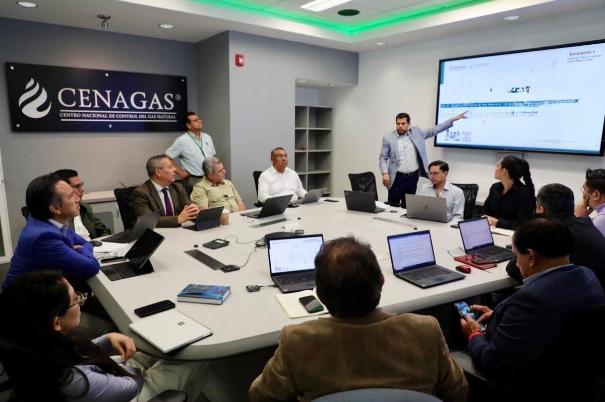 CuitlahuacGJ's tweet image. Aquí con el grupo de los ingenieros e ingenieras, explorando alternativas para condiciones operativas complejas ante un requerimiento de flujo de gas natural seco y presiones en el SISTRANGAS. Logramos definir propuestas para atender diferentes escenarios.

#Ingeniería #Aplicada…